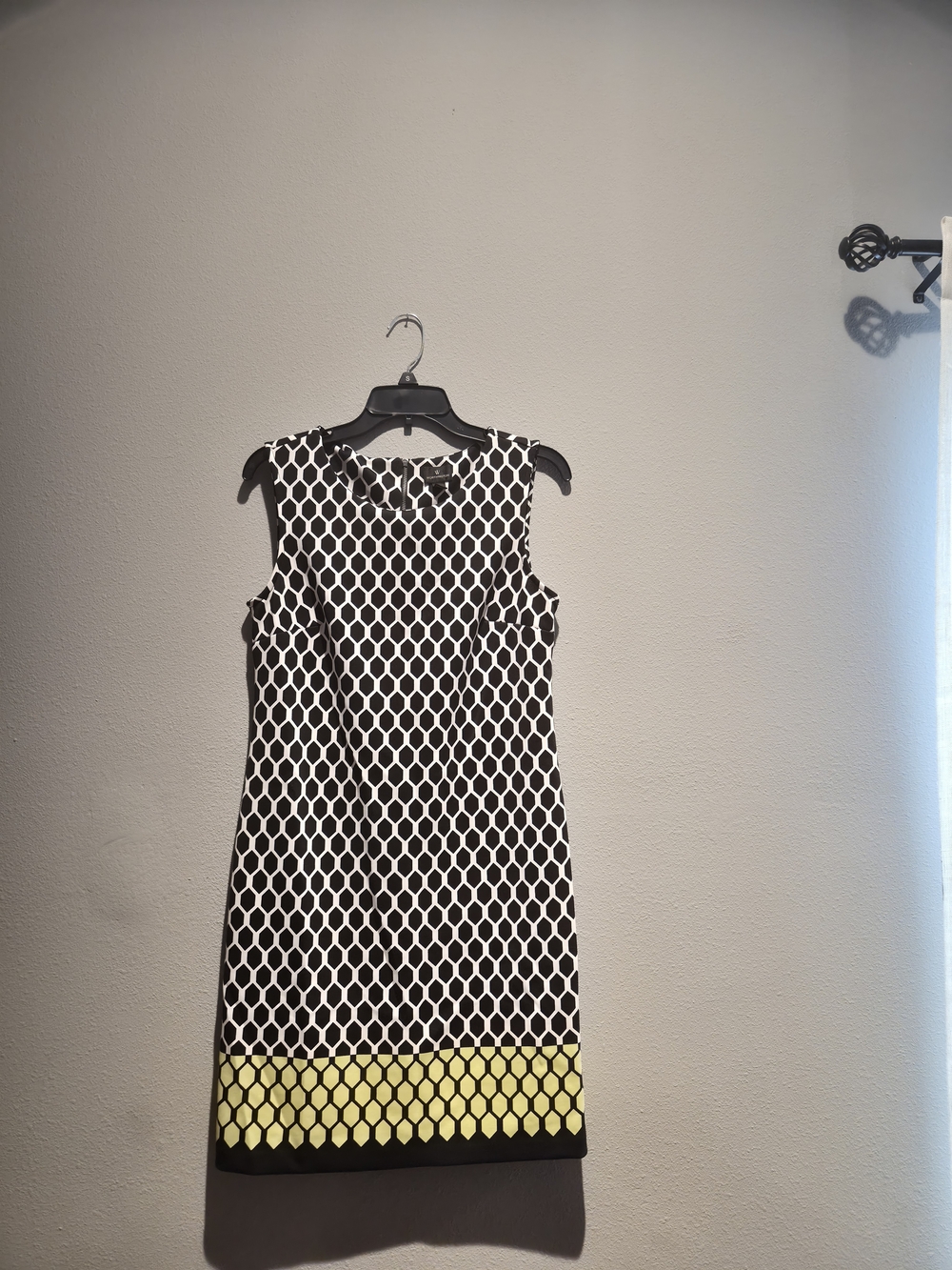 Worthington Black and White Geometric Sleeveless Dress with Yellow Hem
